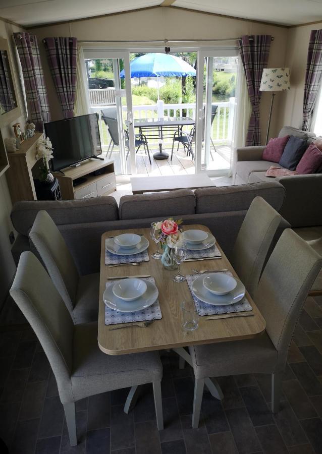 Lake Escape - Hoburne Cotswolds South Cerney Εξωτερικό φωτογραφία