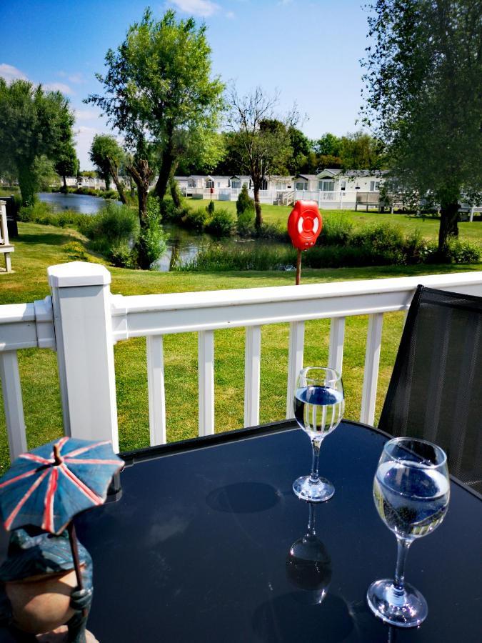 Lake Escape - Hoburne Cotswolds South Cerney Εξωτερικό φωτογραφία