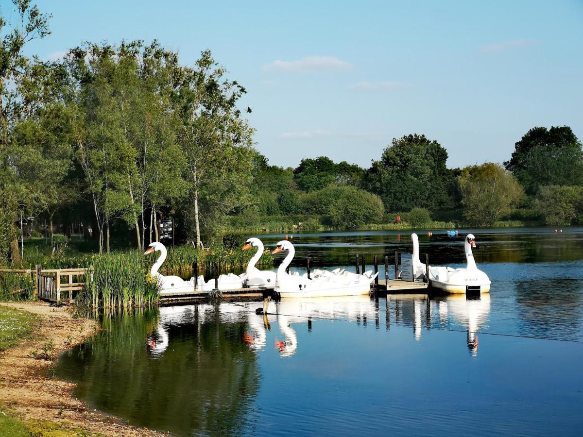 Lake Escape - Hoburne Cotswolds South Cerney Εξωτερικό φωτογραφία